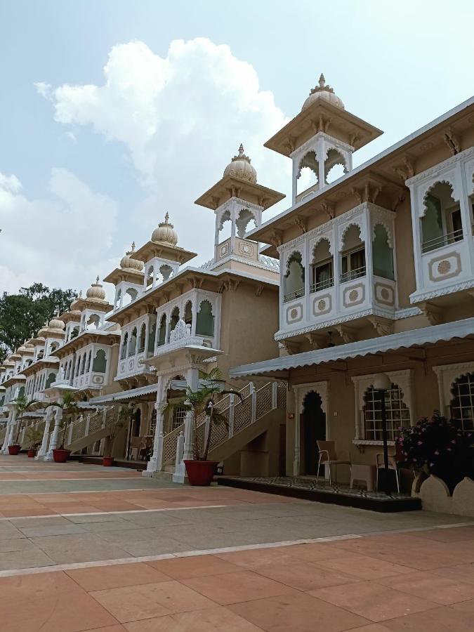 Hotel Gautam Lonavala Bagian luar foto