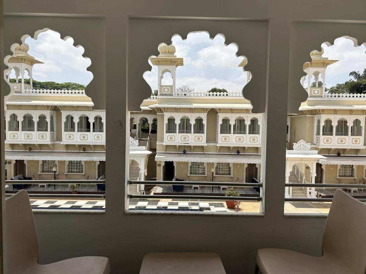 Hotel Gautam Lonavala Bagian luar foto