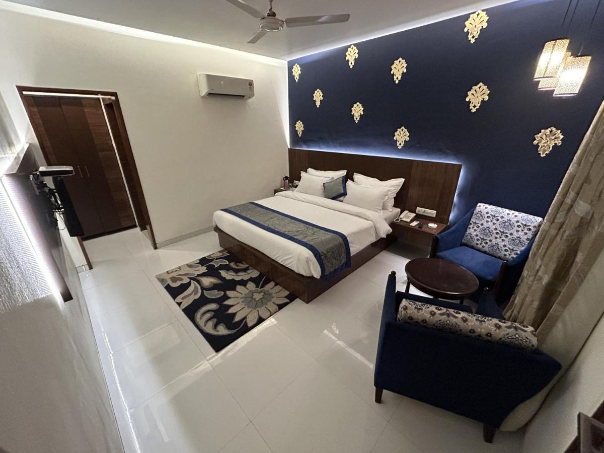 Hotel Gautam Lonavala Bagian luar foto