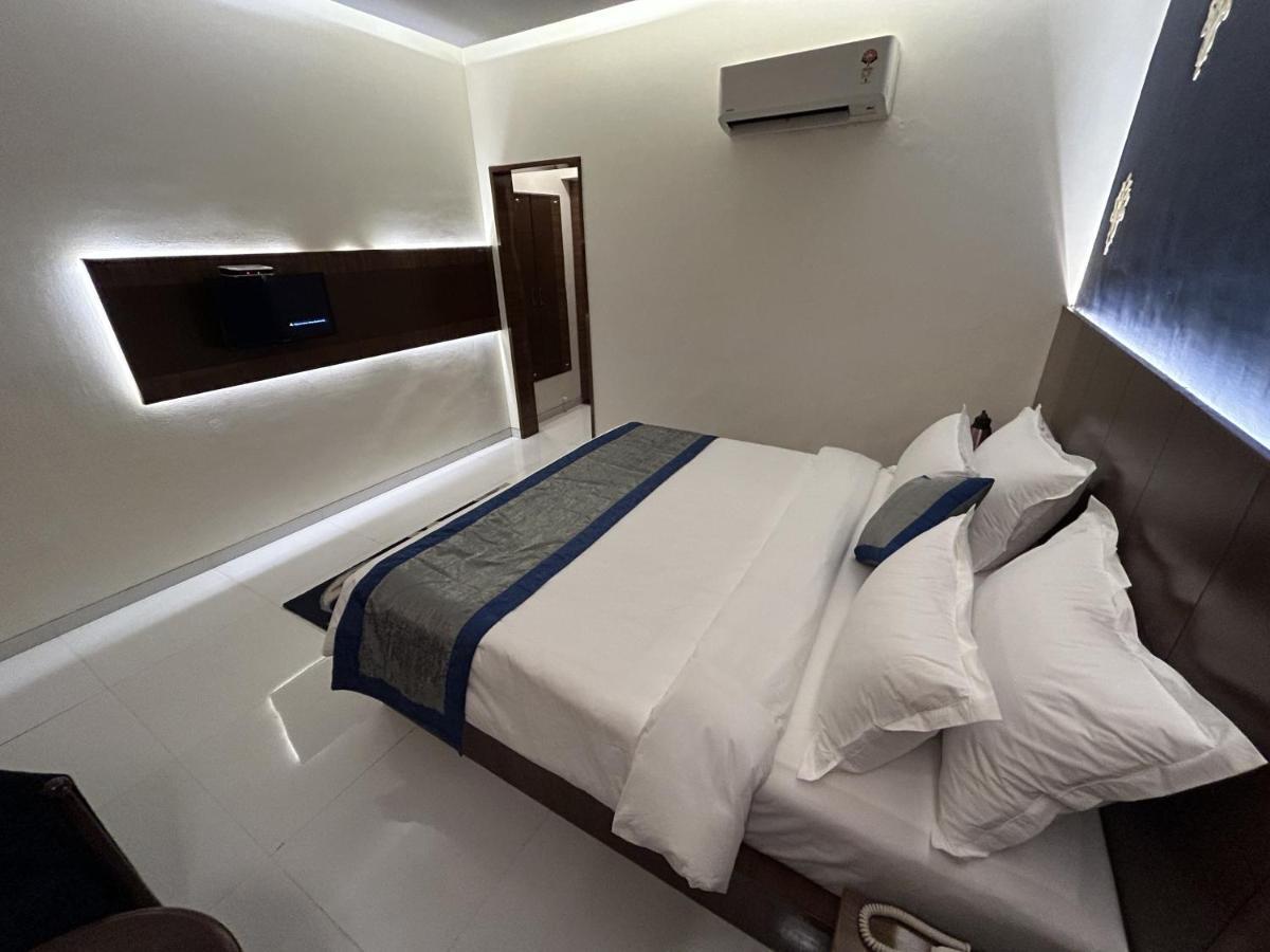 Hotel Gautam Lonavala Bagian luar foto