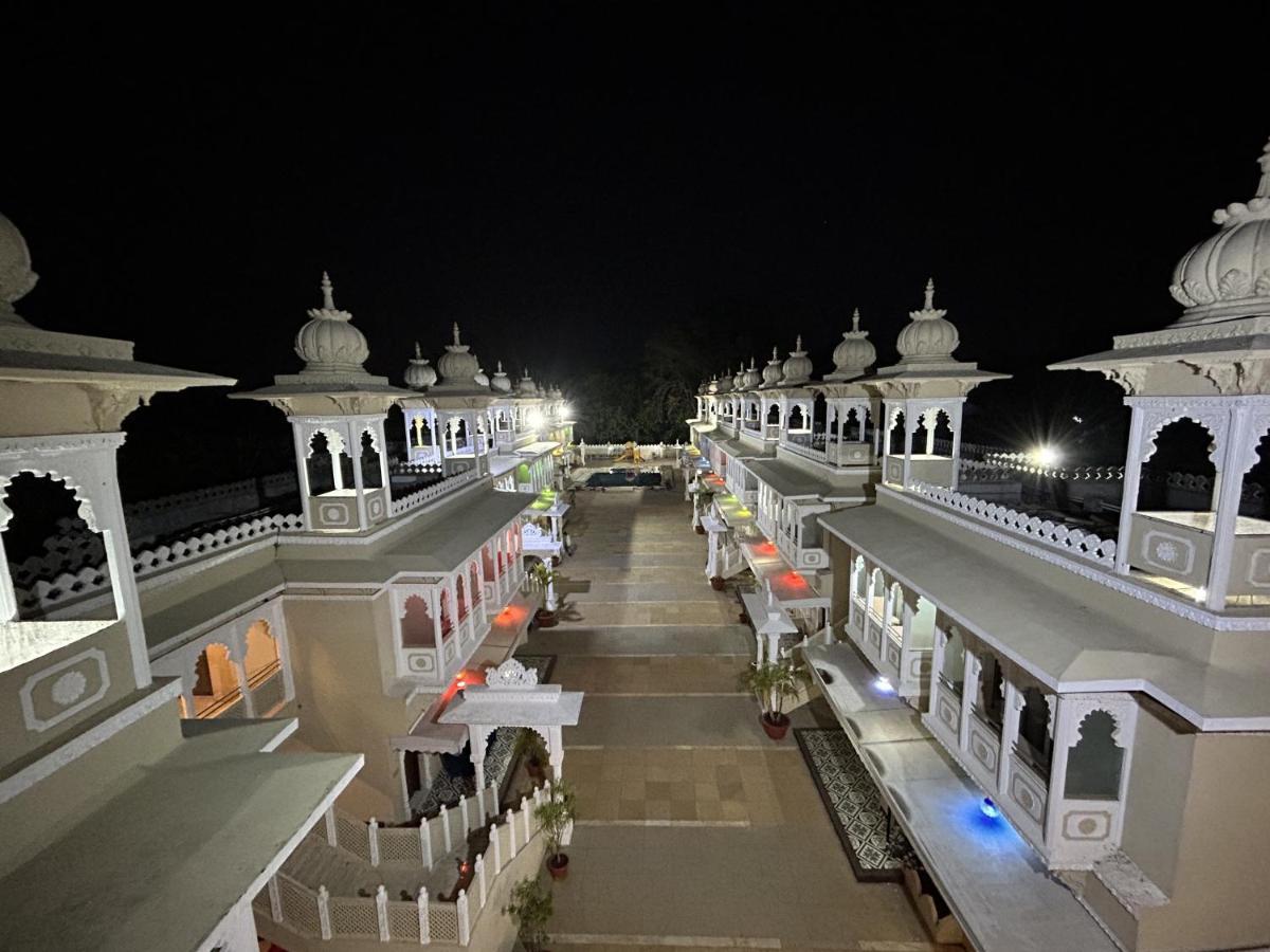 Hotel Gautam Lonavala Bagian luar foto