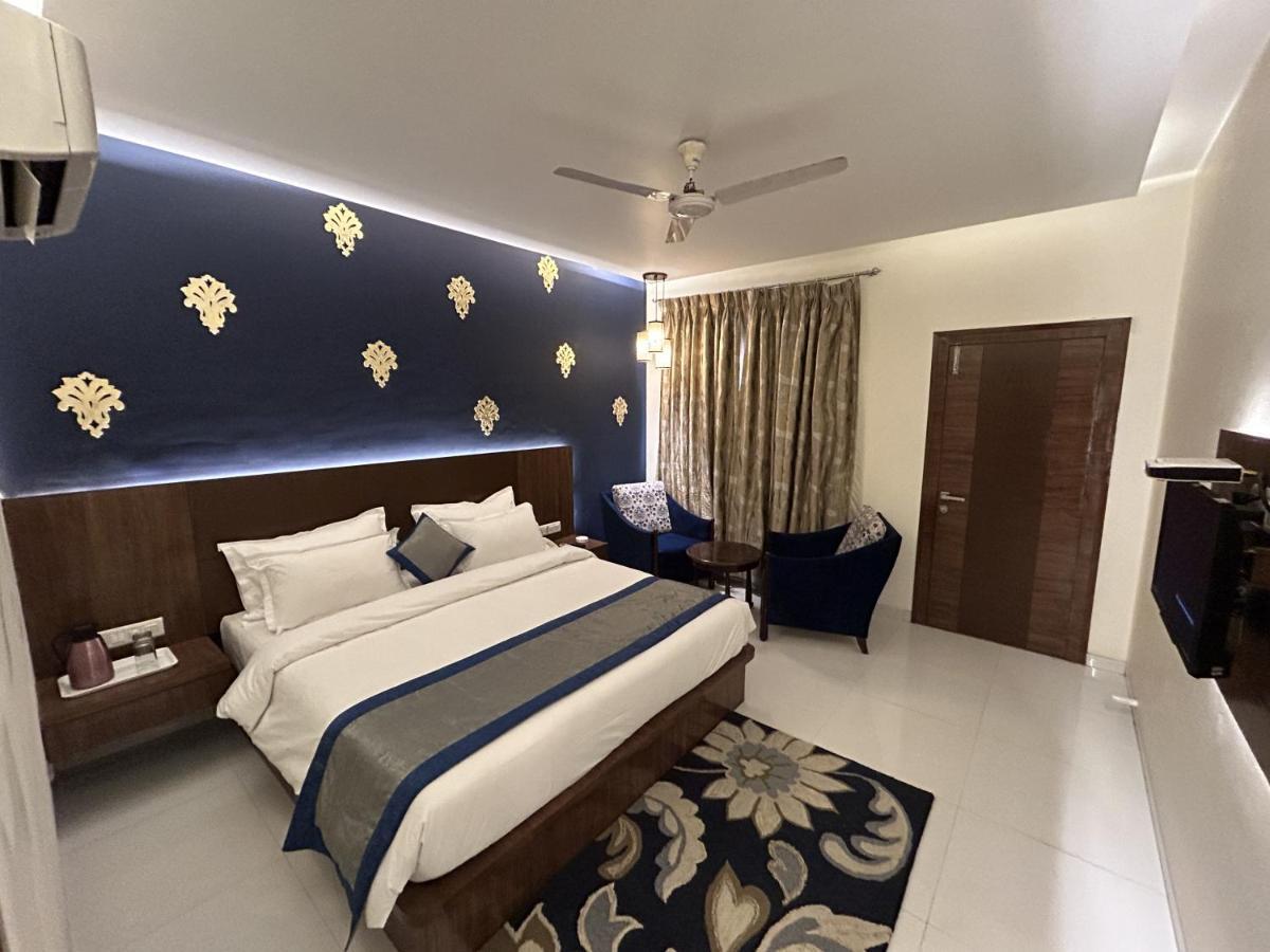 Hotel Gautam Lonavala Bagian luar foto