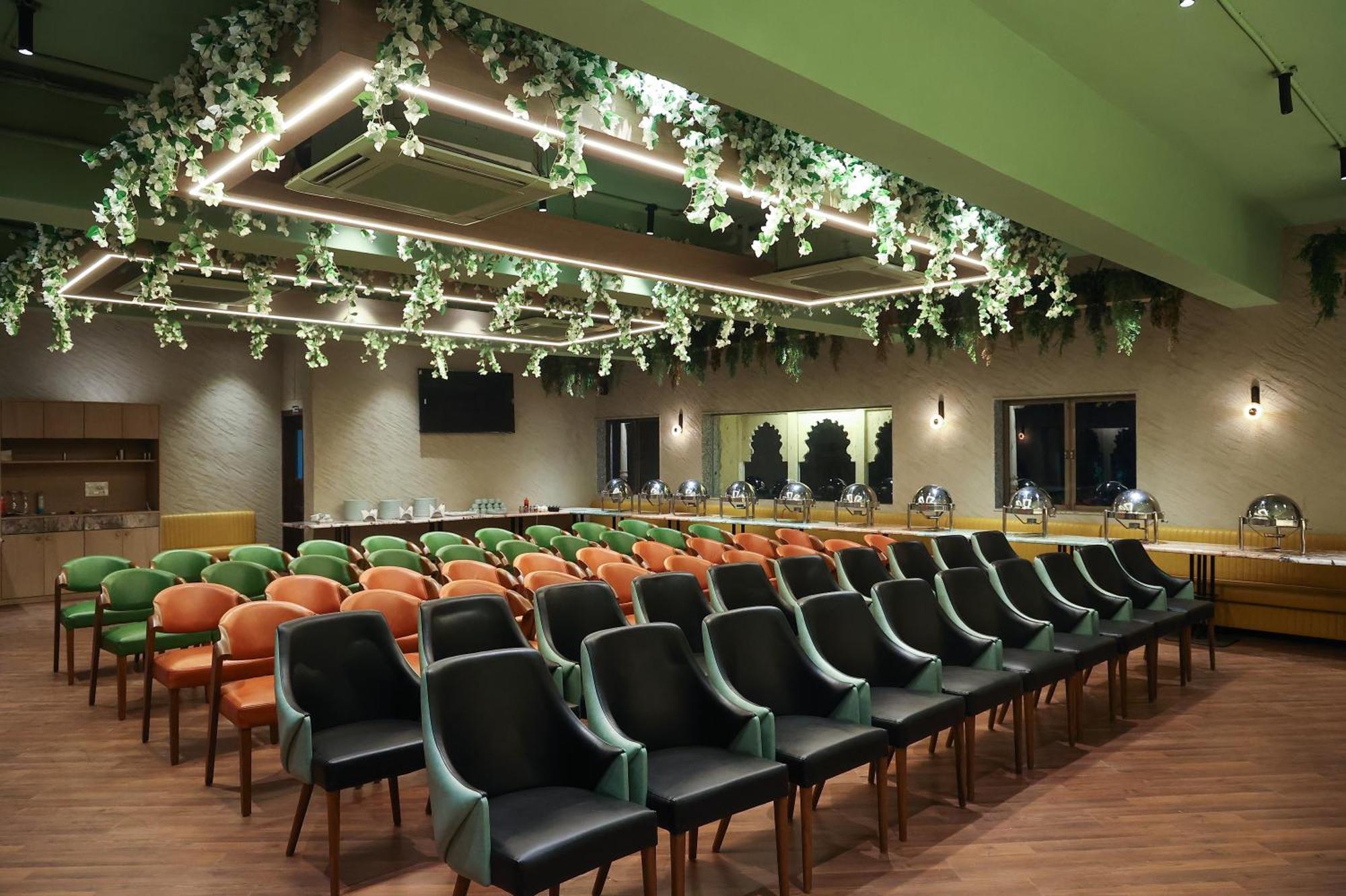 Hotel Gautam Lonavala Bagian luar foto